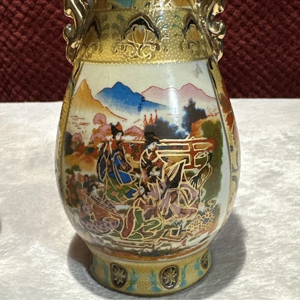 2 Small Satsuma Chinese Vases. 6x3. Set of 2. Gold With Some Red, Blue.